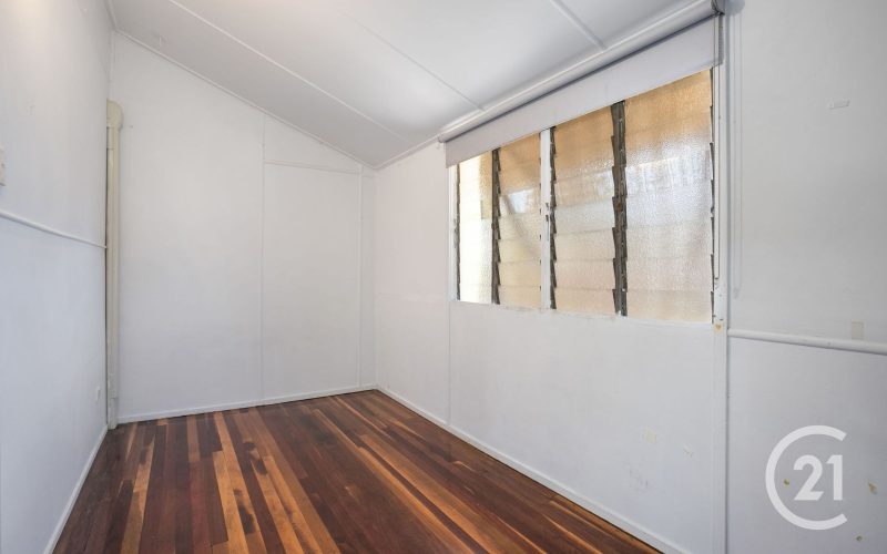 Buy, Live & Renovate â 1,012mÂ² of Opportunity!!!!