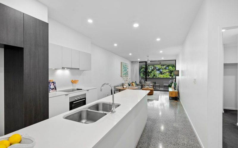 Spacious Modern Apartment in Super Convenient Location