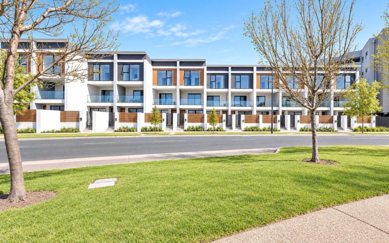 Contemporary Living with Reserve Views