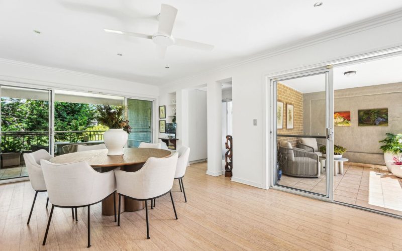 Contemporary Light Filled Apartment In Peaceful And Private Setting
