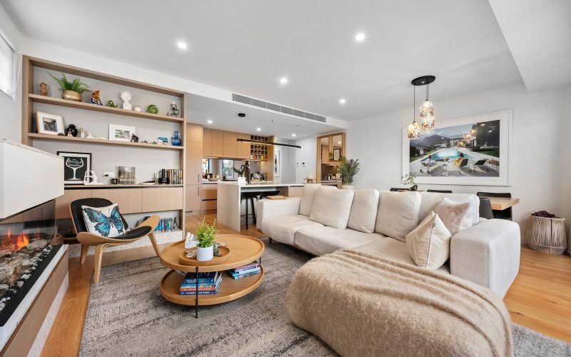 102/24 Linacre Road, Hampton VIC 3188