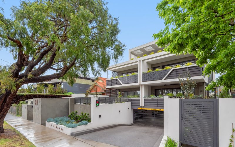 102/24 Linacre Road, Hampton VIC 3188