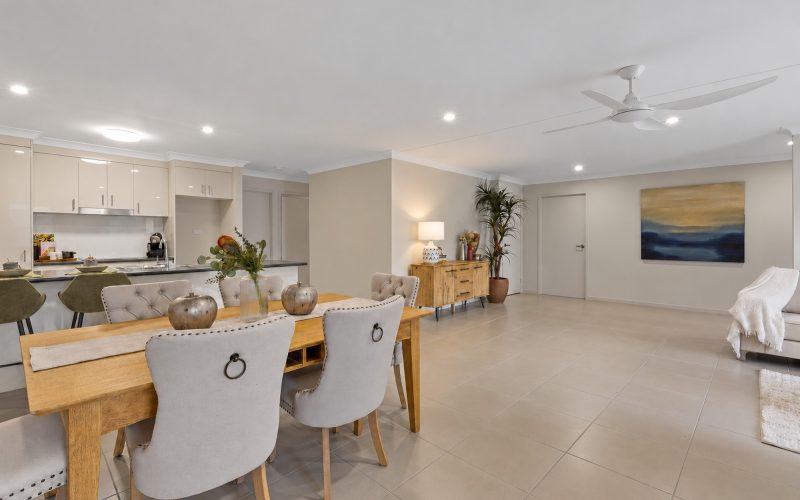 2 / 18 Starkey Street , Pacific Pines