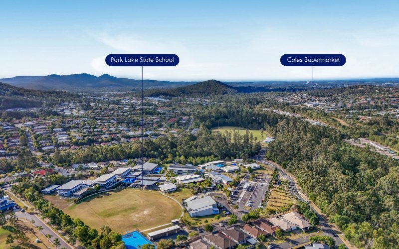 2 / 18 Starkey Street , Pacific Pines