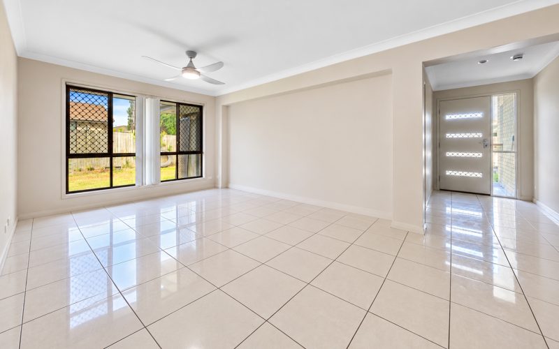 Spacious Family Living on a Large 600sqm Block!