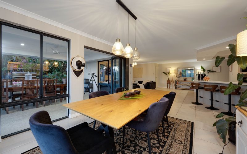 THE PERFECT HOME IN THE BEST LAKESIDE LOCATION...!!!