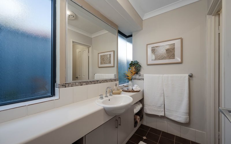 THE PERFECT HOME IN THE BEST LAKESIDE LOCATION...!!!
