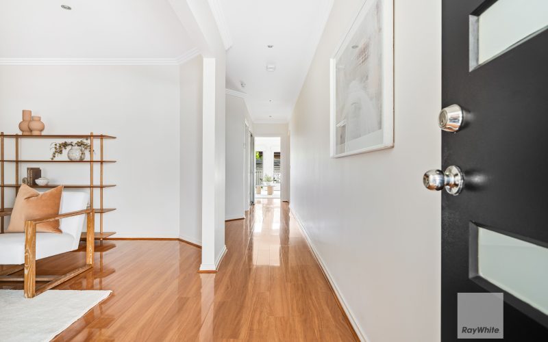 Immaculate & Spacious Home in Beautiful Hillcrest Drive, Westmeadows!