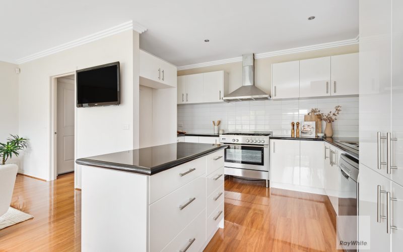 Immaculate & Spacious Home in Beautiful Hillcrest Drive, Westmeadows!