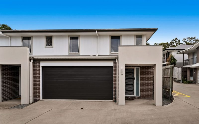 Mango Hill - Large Town House 2 car lockup - Live In or Keep Rented
