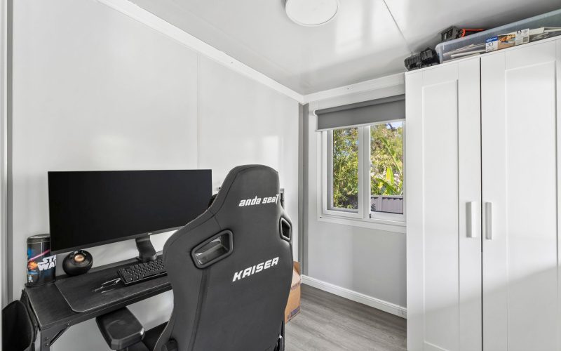 Expansive Family Living on a Generous 1,700sqm Allotment