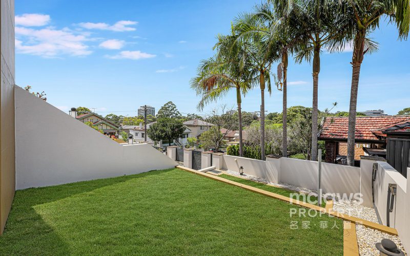 Expansive Dual-Frontage Full-Brick Masterpiece Offering Unrivalled Scale and Multi-Generational Flexibility