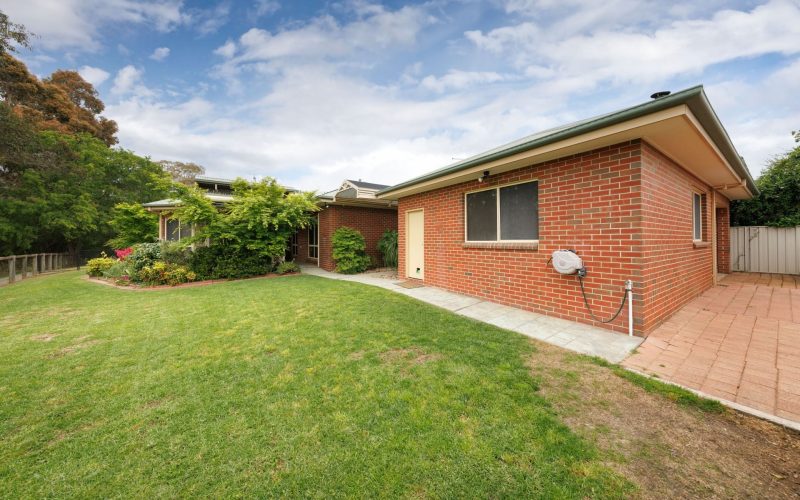 WEST WODONGA - Golf Course Frontage, Magnificent Views & Exceptional Lifestyle