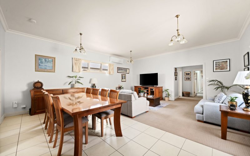 A Home That Knows How to Entertain