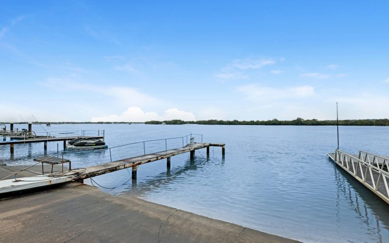 Waterfront Renovator with 18.2m of Prized Frontage