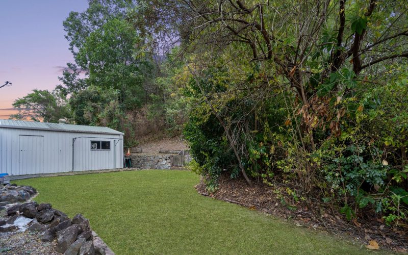 Endless Potential on a Generous 990m² Block