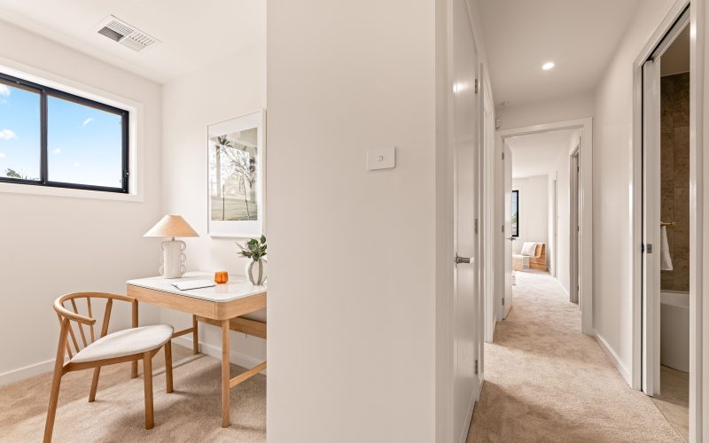 Luxurious Brand New Home In Convenient Location