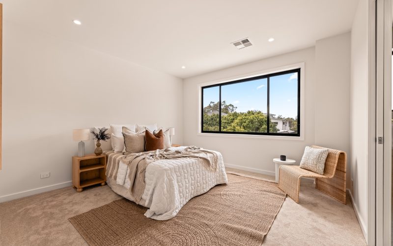 Luxurious Brand New Home In Convenient Location