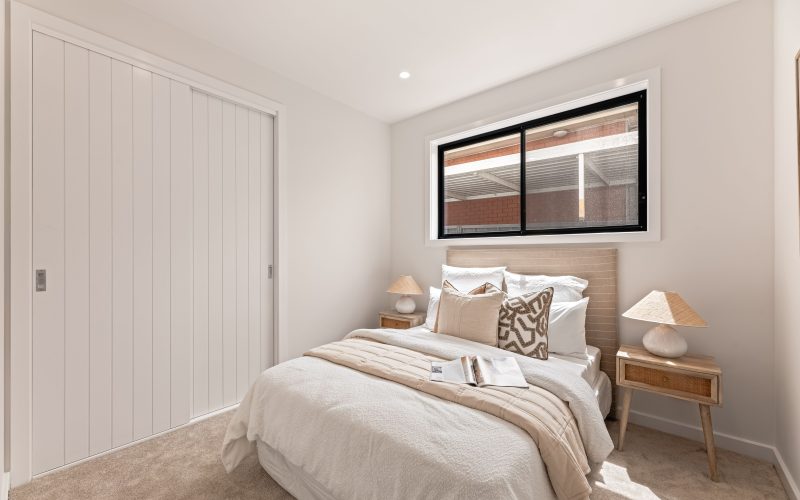 Luxurious Brand New Home In Convenient Location