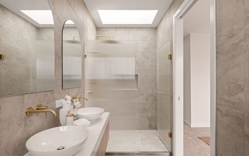 Luxurious Brand New Home In Convenient Location