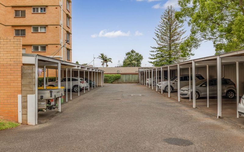 "Panorama Court" Premier Range Side Living!