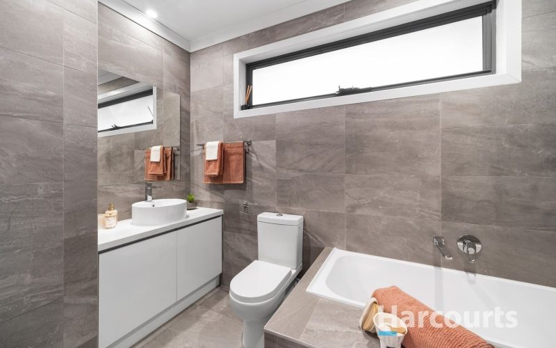 Contemporary Family Living in a Convenient Chadstone Location