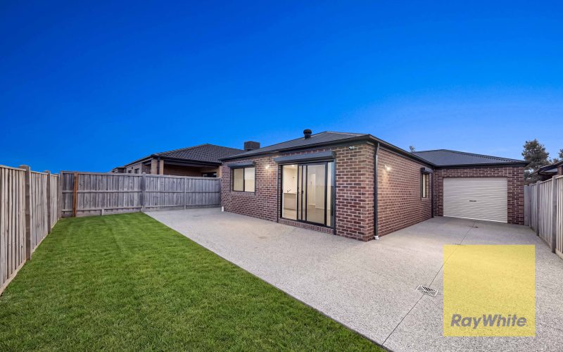 Modern Comfort in a Convenient Beveridge Location