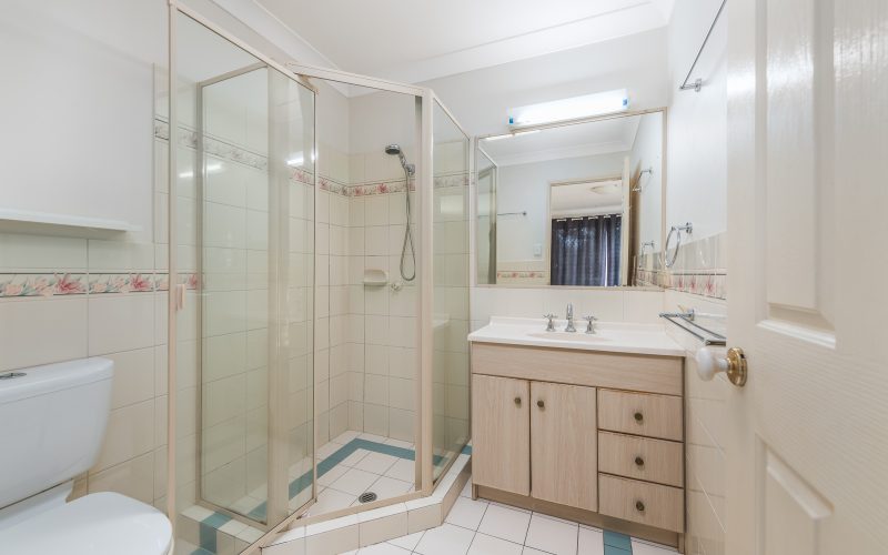 2 / 161 Whiting Street, Labrador QLD 4215