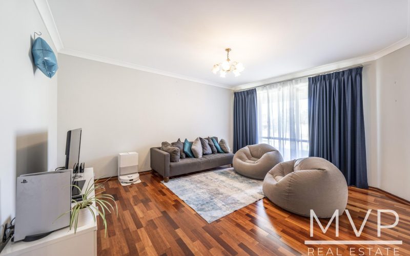 Comfortable Family Living in the Applecross SHS Catchment!