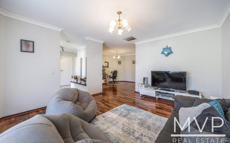 Comfortable Family Living in the Applecross SHS Catchment!