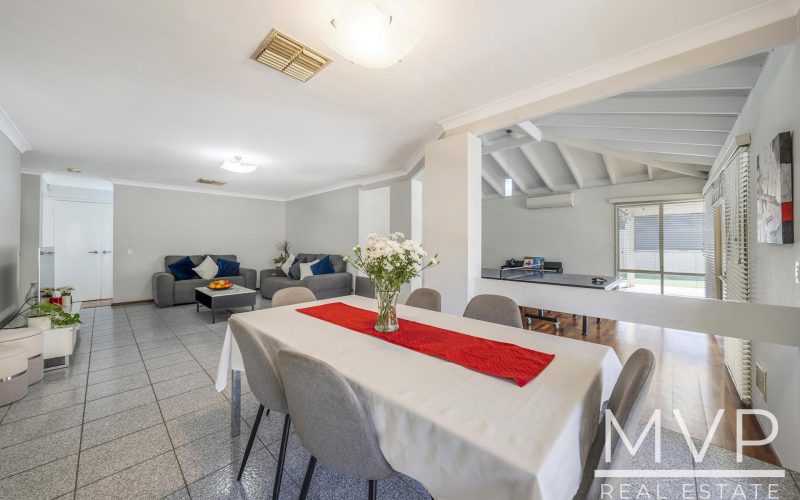 Comfortable Family Living in the Applecross SHS Catchment!