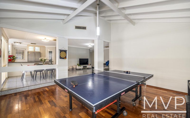 Comfortable Family Living in the Applecross SHS Catchment!