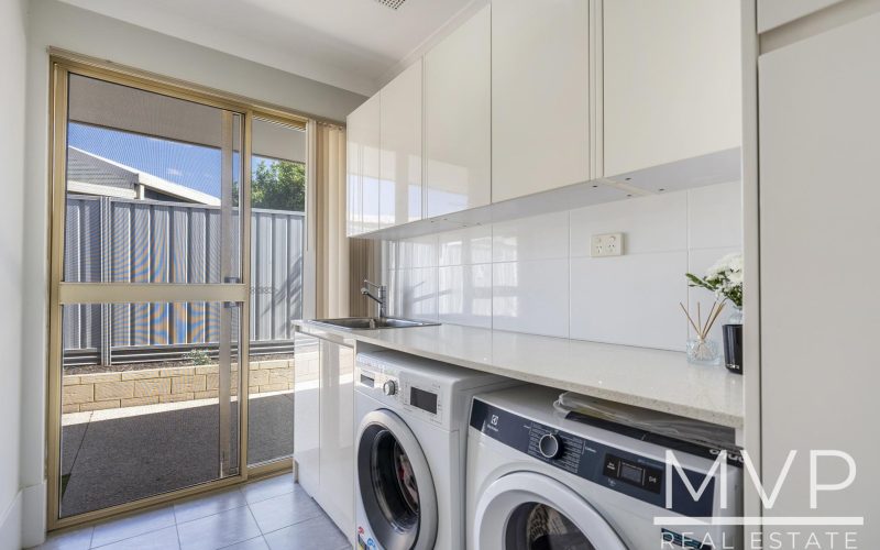 Comfortable Family Living in the Applecross SHS Catchment!