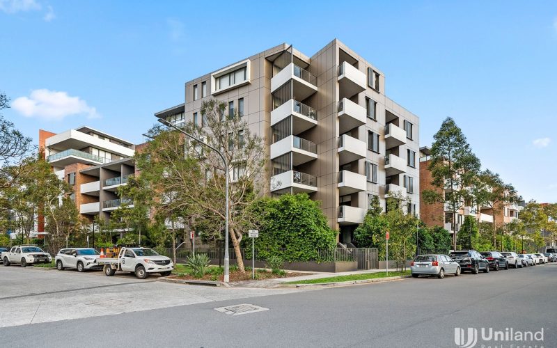 Spacious One-Bedroom Apartment with Two Balconies