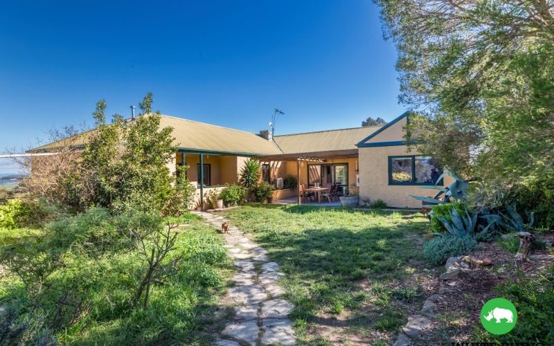 Space and Privacy - Homestead Plus Self-Contained Cottage