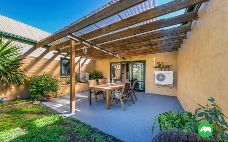 Space and Privacy - Homestead Plus Self-Contained Cottage