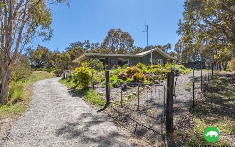 Space and Privacy - Homestead Plus Self-Contained Cottage