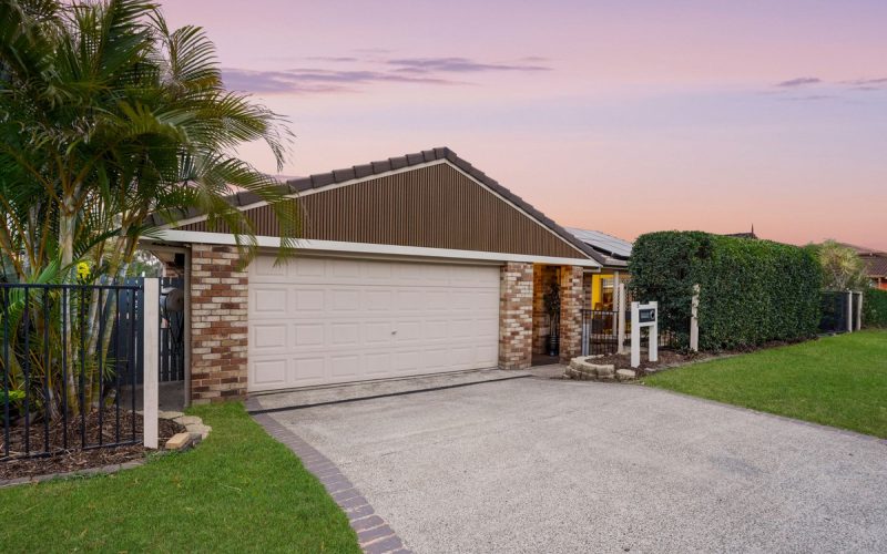 8 Ransom Place, WAKERLEY QLD 4154