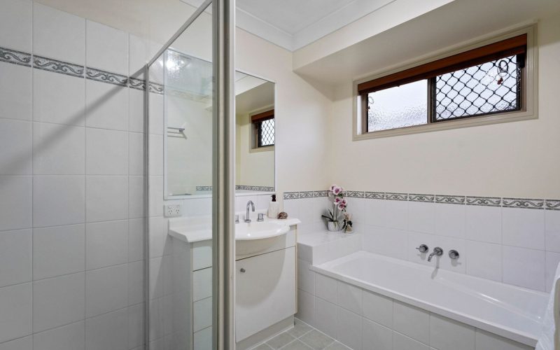 8 Ransom Place, WAKERLEY QLD 4154