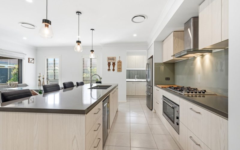 Large | Modern | Efficient | 5th Bedroom Downstairs