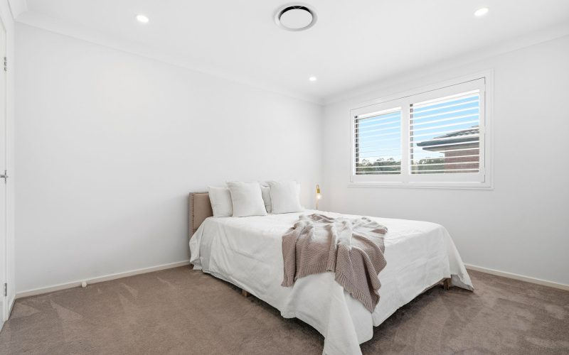 Large | Modern | Efficient | 5th Bedroom Downstairs