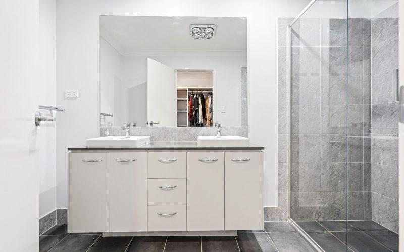 Large | Modern | Efficient | 5th Bedroom Downstairs