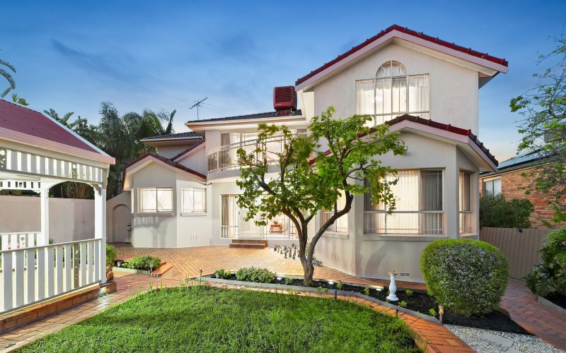 Grand Living in Full Bloom
