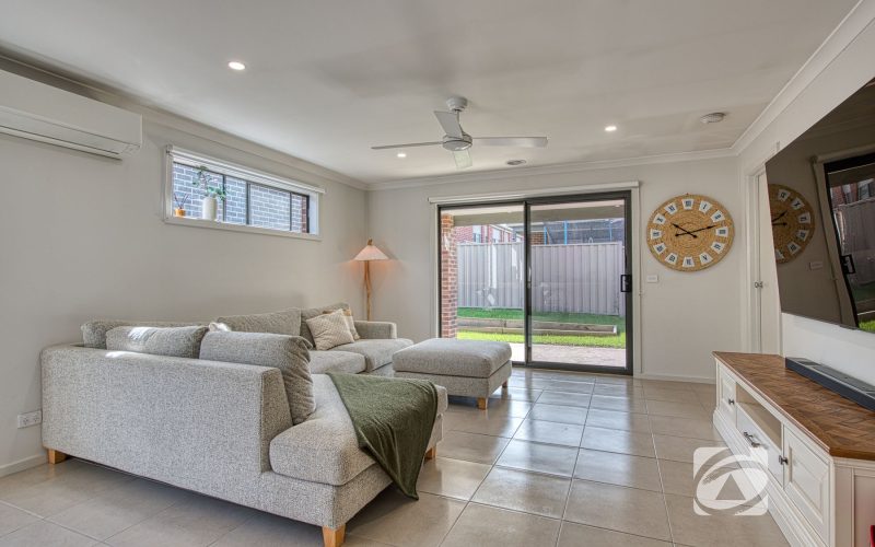 12 Talbot Drive, Pakenham VIC 3810