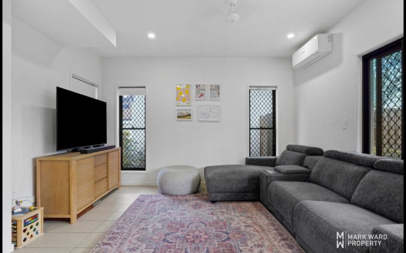 SPACIOUS 3-BEDROOM TOWNHOUSE WITH A GENEROUS PRIVATE COURTYARD