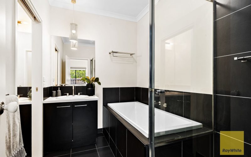 The Pinnacle of Single-Level Family Luxury on 696m2