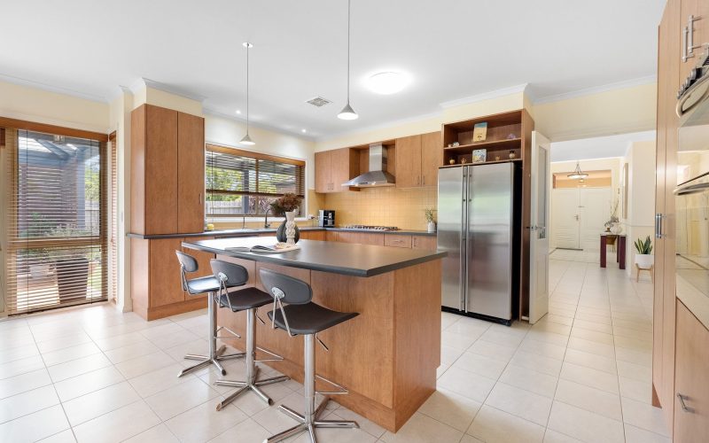 WARM & INVITING FAMILY LIVING WITH TIMELESS APPEAL