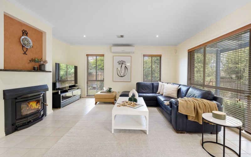 WARM & INVITING FAMILY LIVING WITH TIMELESS APPEAL