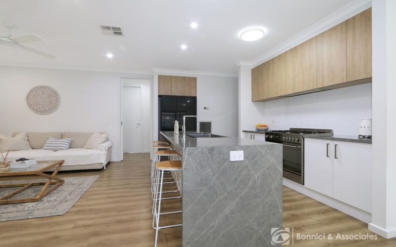 9 Watts Way, Tangambalanga VIC 3691