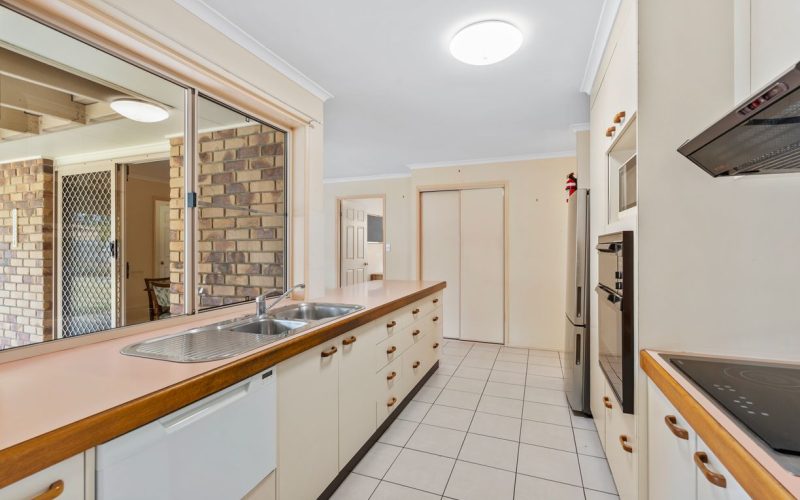18 Lapidus Street, Birkdale QLD